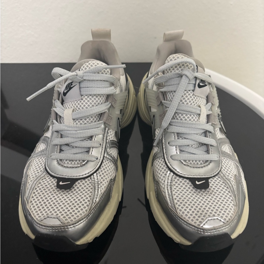 Nike Women’s V2K run